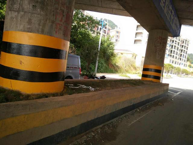 桥墩警示反光涂料