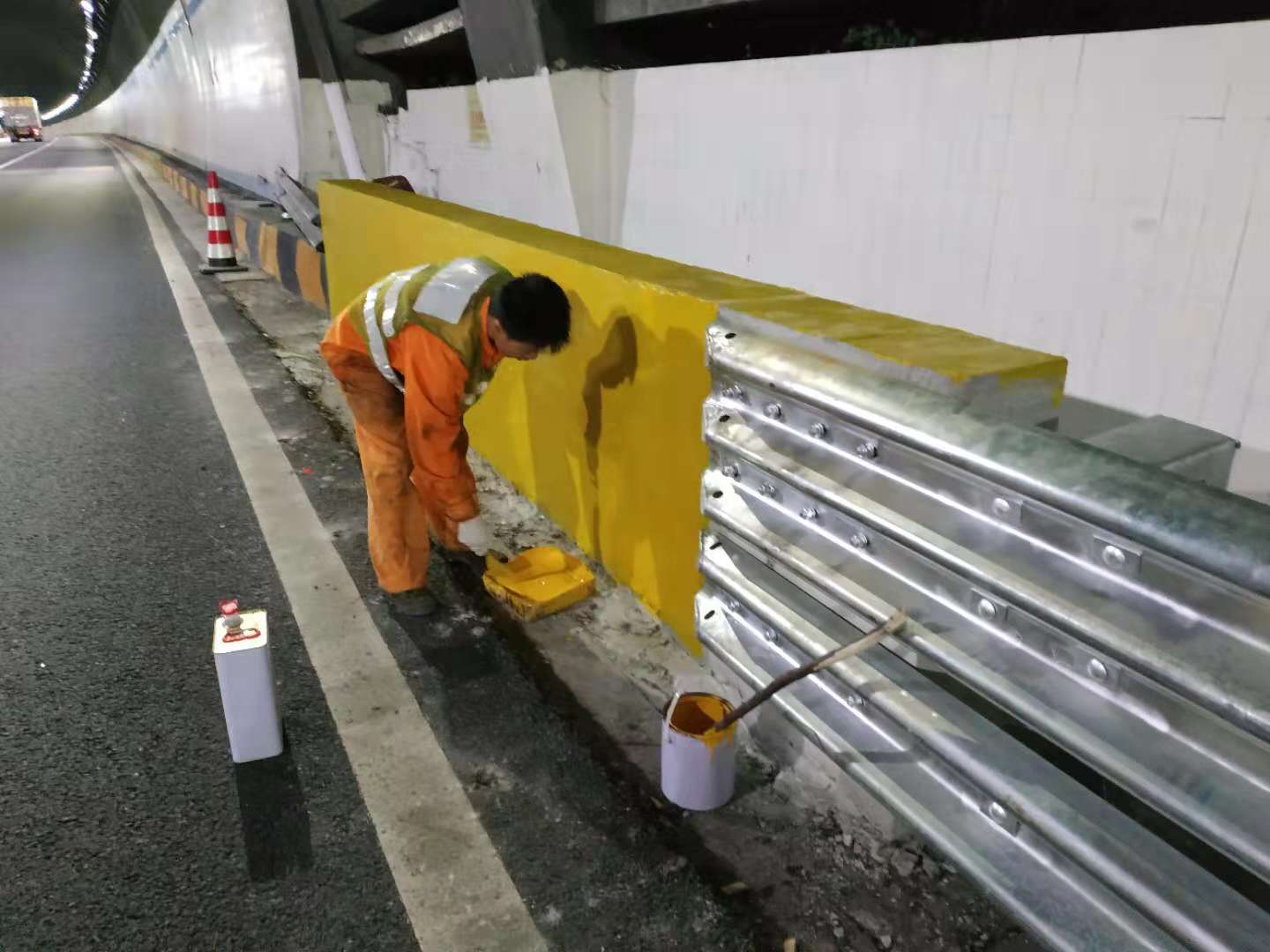 道路防护反光漆